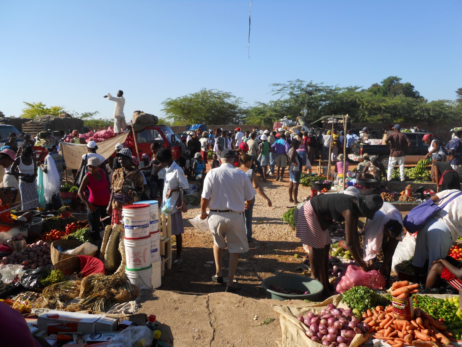 Bajan ventas en mercado binacional Haití-Pedernales - CDN