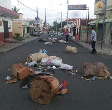 Queman vertedero con todo y retroexcavadora en Cotuí; moradores ... - CDN
