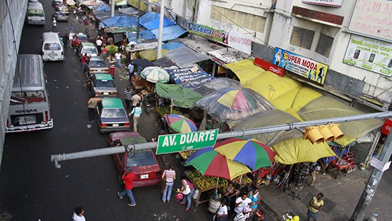 Comerciantes y buhoneros de la avenida Duarte piden reubicación