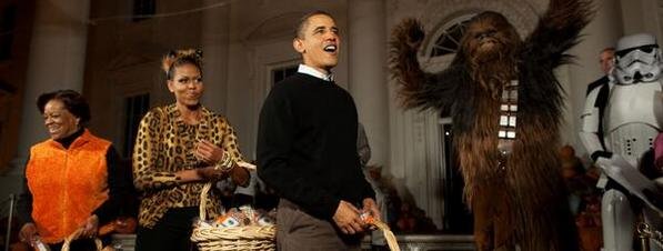 Obama celebra Halloween abriendo la Casa Blanca al "truco o trato"