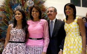 Danilo Medina junto a su familia
