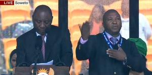 Intérprete en homenaje a Mandela