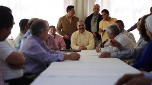 Danilo Medina sostiene un encuentro con líderes de San José de las Matas.