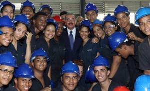 Danilo Medina  y los jóvenes
