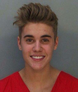Foto del expediente arresto de Justin Bieber en Miami, FL; fianza es de 2.500 dólares