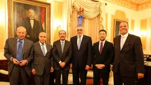 Danilo Medina y miembros Carlac