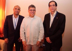 Gustavo MontalvoFranco y Laurent Lamothe reciben al canciller de Venezuela, Elías Jaua. Cortesía @PresidenciaRD