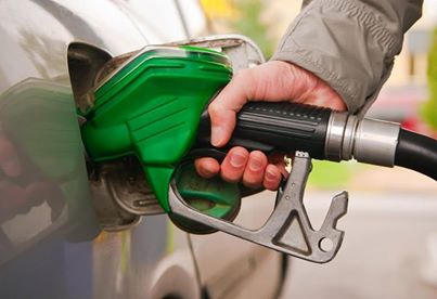 Bajan precios de mayoría de combustibles