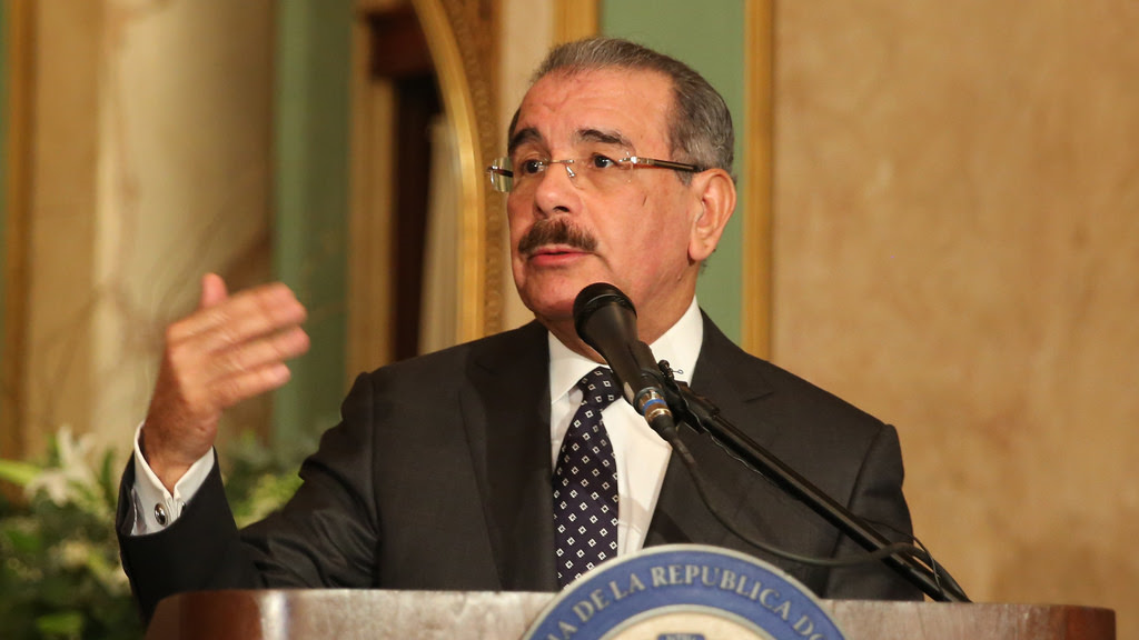 Presidente Medina se reúne con Hacienda y Aduanas; se desconocen los temas de discusión