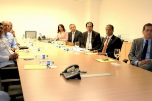 El ministro de la Presidencia, Gustavo Montalvo, junto a los alcaldes del Gran Santo Domingo. (Foto: DICOM)