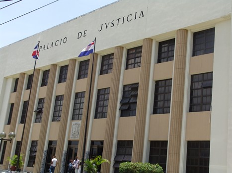Renzo Hilario acude a Fiscalía DN a aclarar caso falsificación orden de libertad