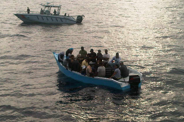 Autoridades de Puerto Rico detienen embarcación con 30 dominicanos