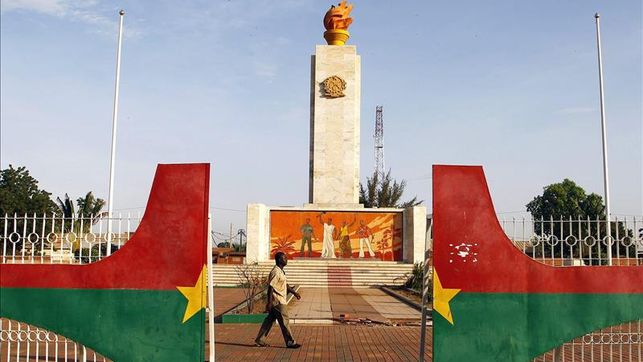 El diplomático Kafando elegido presidente de la transición en Burkina Faso