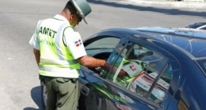 Amet impone multas a conductores que no han renovado marbetes 