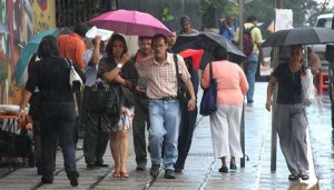 COE mantiene provincias en alerta y reporta 410 desplazados por lluvias; hogar de ancianos resulta afectado