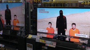 A qué se debe el color naranja que visten los rehenes del Estado Islámico