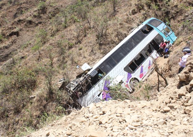 Accidente autobús en Perú deja al menos 16 muertos