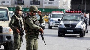 Túnez: Al menos 26 muertos en tiroteo junto a frontera libia 