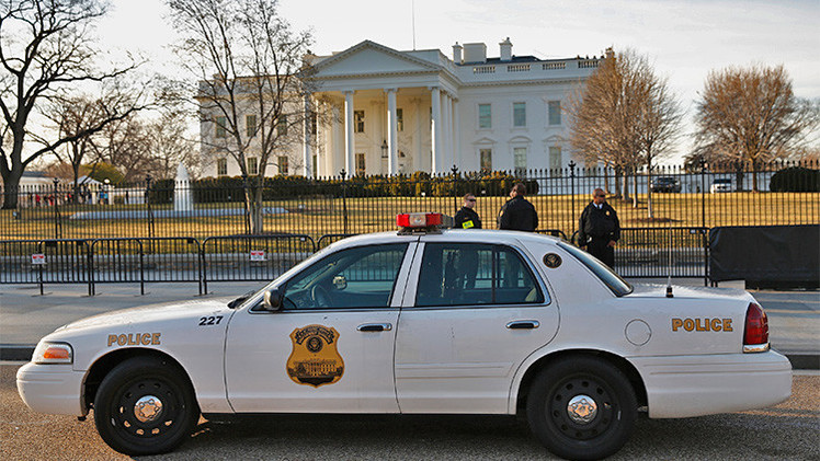 Cierran la Casa Blanca tras la captura de un hombre armado en las inmediaciones