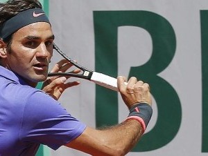 Federer molesto con hombre que intentó hacerse una "selfie" con él