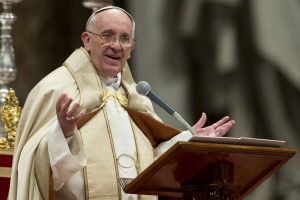 Papa tacha de atentado contra la vida humana dejar morir a inmigrantes 