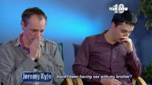 Pareja gay descubre que son hermanos durante un programa de TV