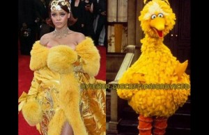 Usuarios de Twitter se burlan del look de Rihanna en Gala del Met5