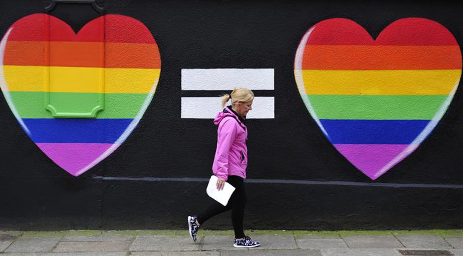 Votantes irlandeses apoyan matrimonio homosexual