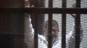 Comienza el juicio contra Mursi y otros 24 acusados en Egipto