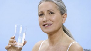 Cinco beneficios de beber agua en ayunas CDN