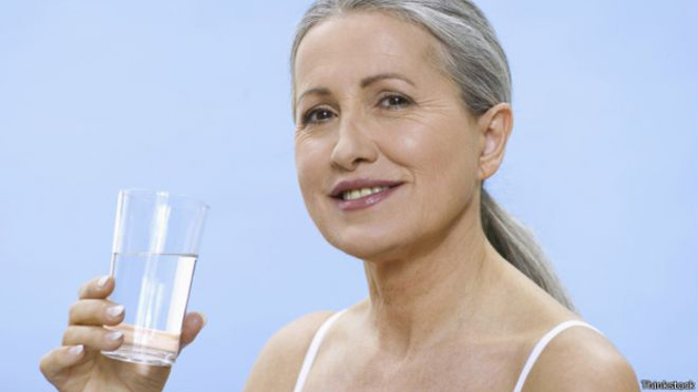 Cinco beneficios de beber agua en ayunas CDN
