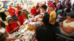 Distribuyen más de 40 toneladas de alimentos en Caracas 