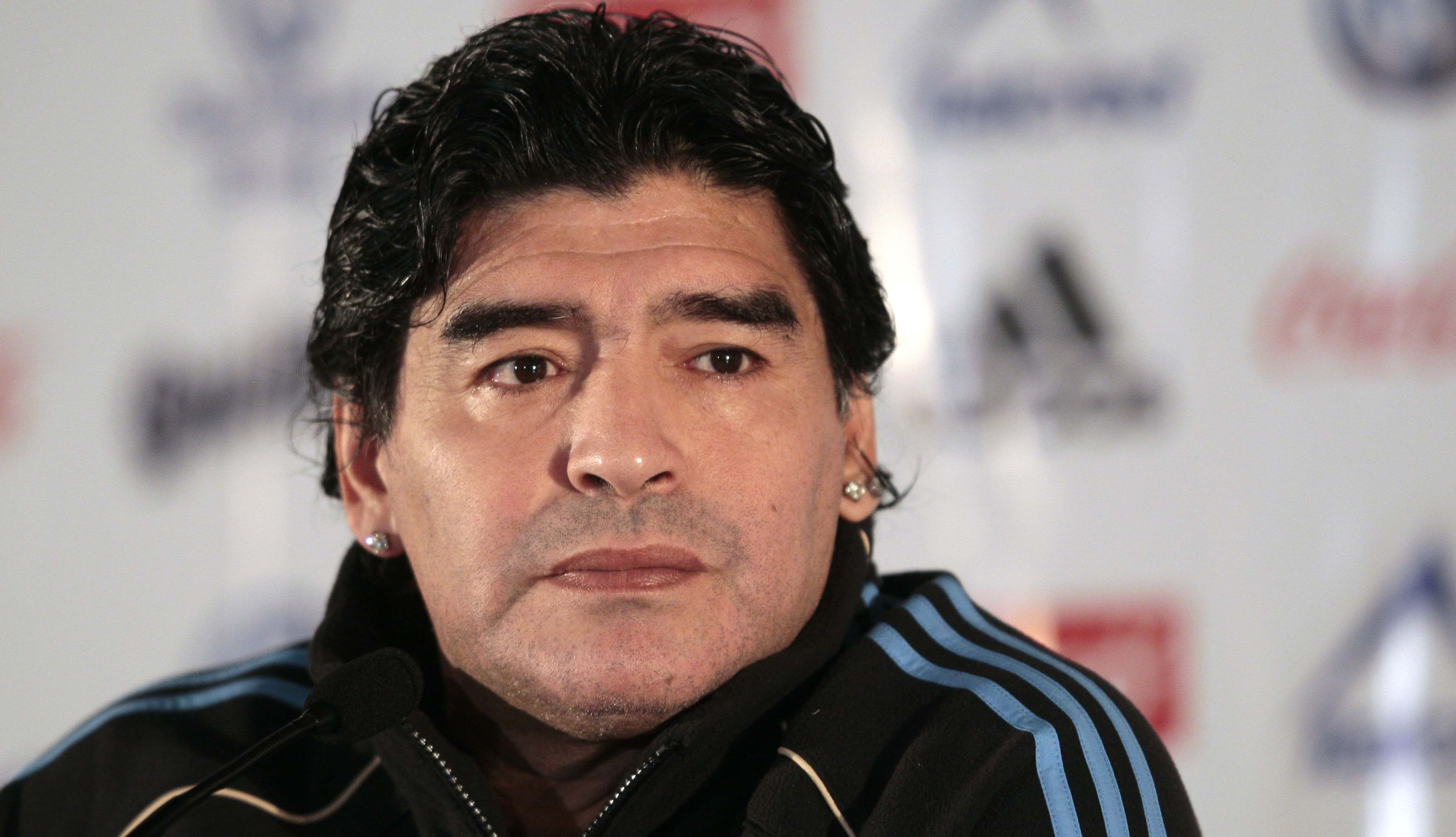 Maradona tilda de "incoherente" anulación de sanción a Messi