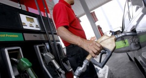 Suben precios de combustibles; MIC dice es debido a “fuertes alzas” en el petróleo