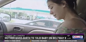 Hombre graba a esposa dando a luz en un tapón en Texas