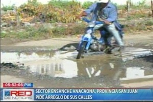 Sector ensanche Anacaona en San Juan  pide arreglo de sus calles