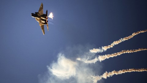 Aviones israelíes bombardean Gaza tras ataques de misiles