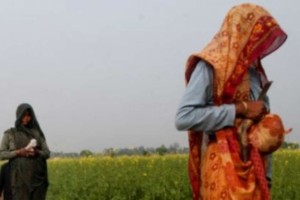 Hombres que violaron estudiante india vuelven a agredirla
