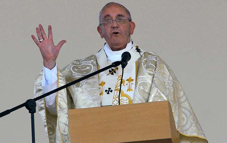 El papa Francisco pide acoger refugiados en parroquias católicas