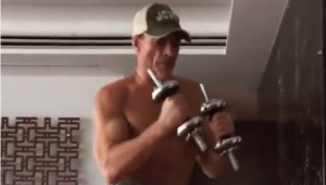 ¿Nueva forma de entrenar? Este video de Jean-Claude Van Damme se vuelve viral en redes sociales