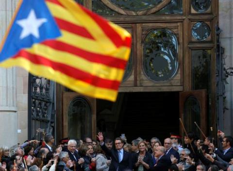 Masas acuden a apoyar presidente catalán citado ante justicia (AP)