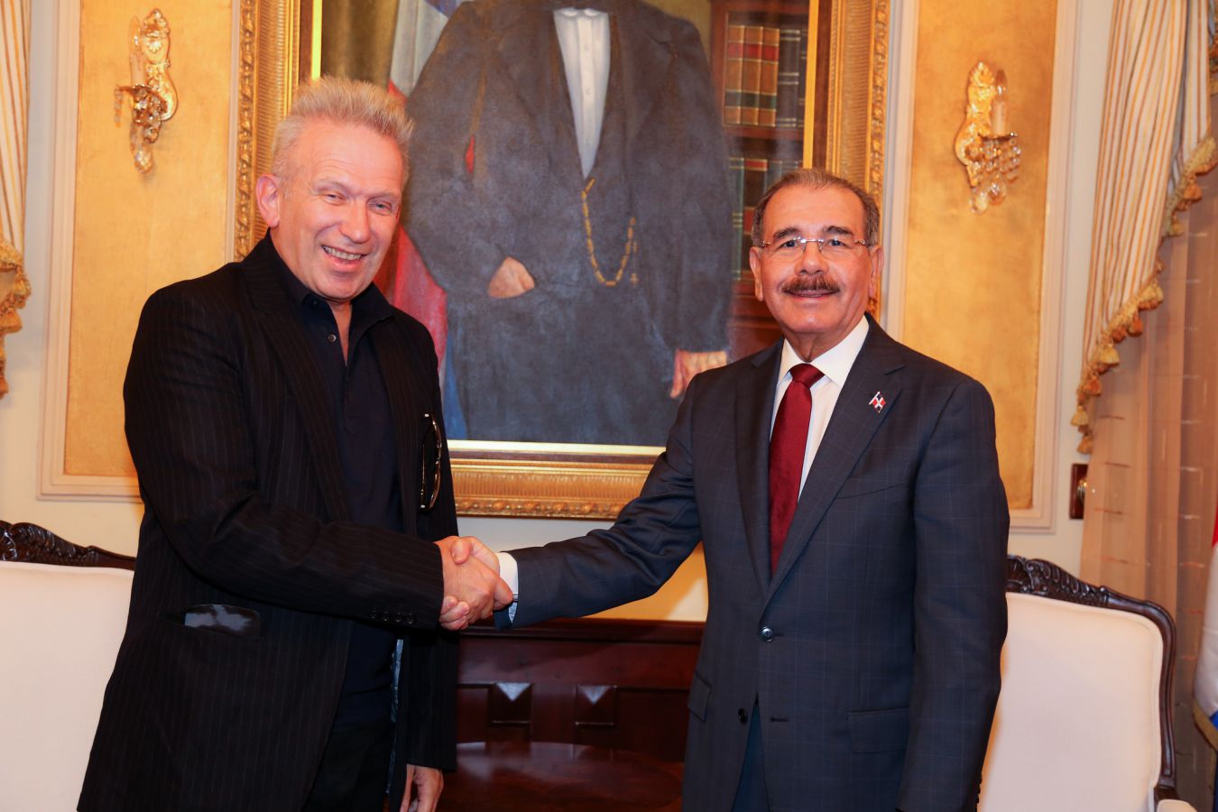 Danilo Medina recibe visita del diseñador Jean Paul Gaultier