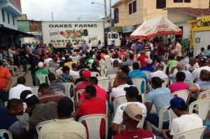 Comerciantes mantienen bloqueo por veda de Haití; acusan gobierno de haberlos abandonado 