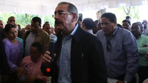 Presidente Medina se reúne con parceleros de Villa Mella