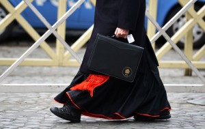 Vaticano apresa un monseñor español y una mujer por filtración de documentos confidenciales