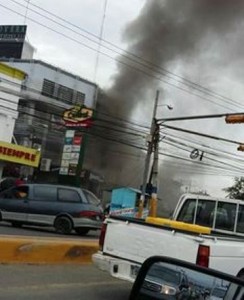 Incendio afecta Lovera Bar en Santiago
