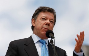 Santos confía en que las elecciones de hoy sean las últimas en medio del conflicto