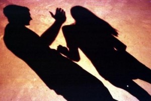 Mujer de 18 años detenida tras matar a su pareja de 40 años   