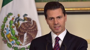 Peña Nieto llama a la calma ante la llegada del huracán Patricia
