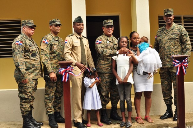 Ejército entrega casa amueblada a soldado en Villa Mella